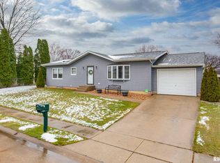 4024 Bedford Pl, Davenport, IA 52806