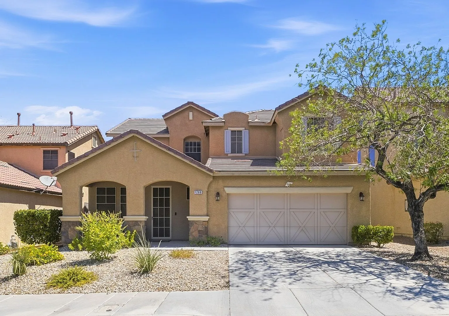 Spacious 4-Bedroom Anthem Home with Large Backyard — Photo 1