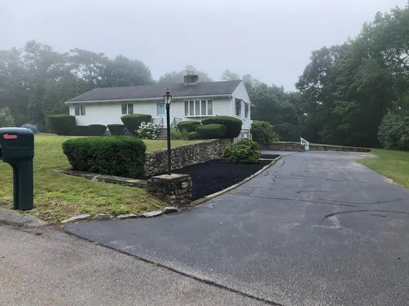 21 Hillview Dr, Westerly, RI 02891