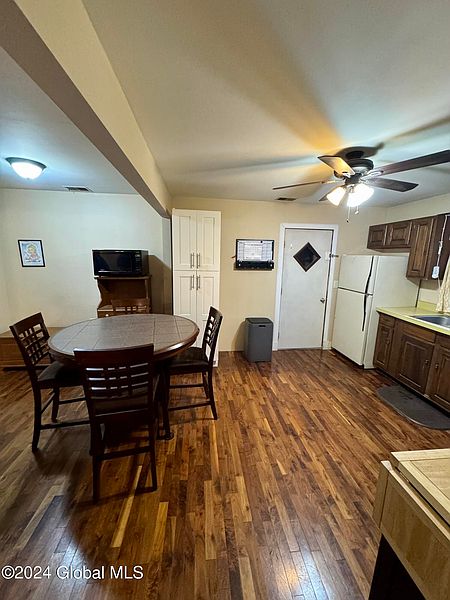 4th image of 7 Arbor Drive