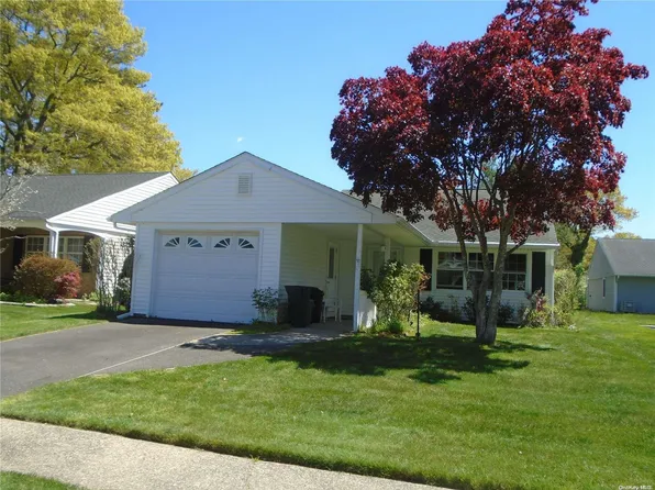 325 Brownfield Drive #325, Ridge, NY 11961