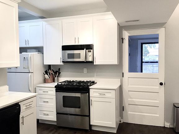 3rd image of 3253 N Kenmore Ave #2F