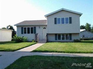 814 E Madison St, Washington, IA 52353