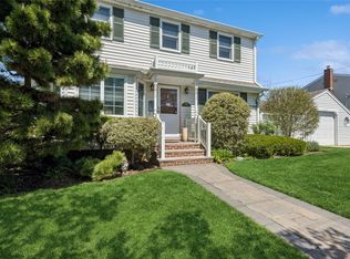 524 Terrace Ave, Garden City, NY 11530