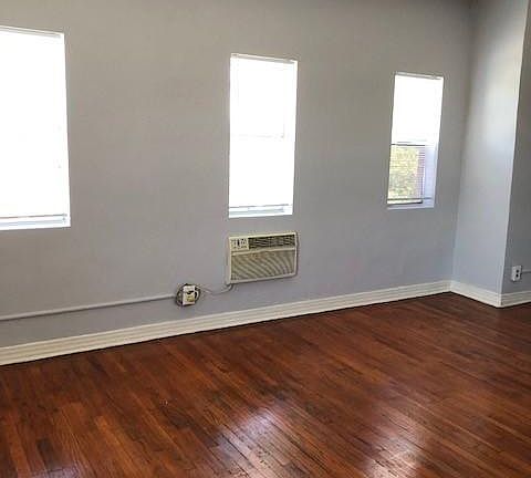 3rd image of 1003 S Central Ave APT 210