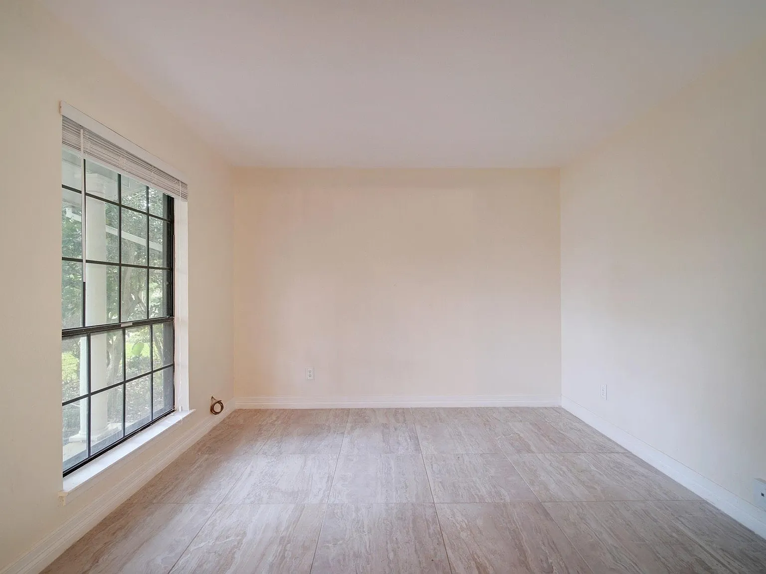 4 bed, 2.5 bath, 2476 sqft, $2,200 — Photo 4