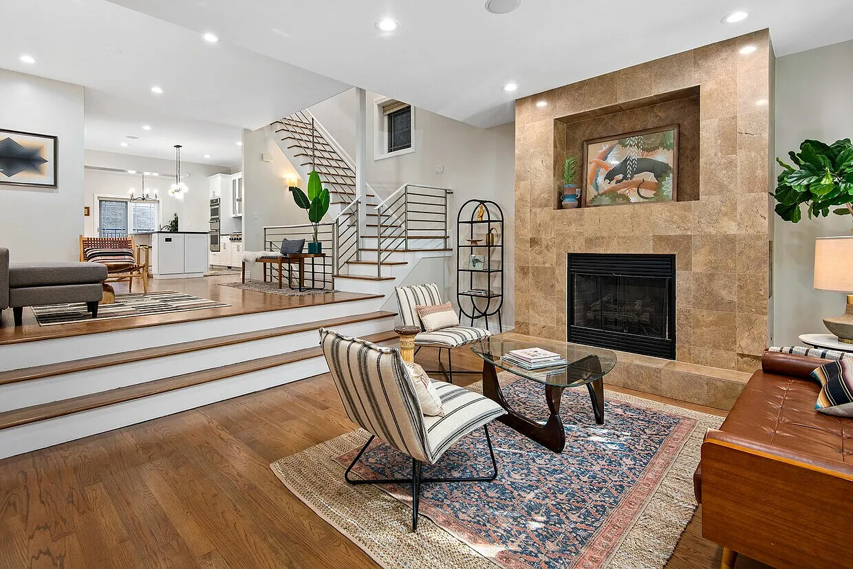 4 bed, 4.5 bath, 4000 sqft, $8,000 — Photo 1
