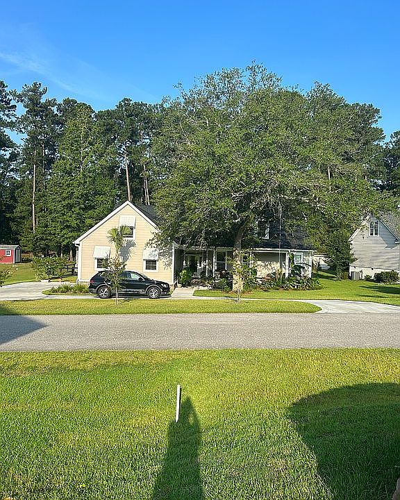 2nd image of 411 Fairway Ln