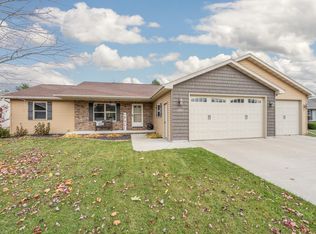 1105 Silver Birch Dr, Menasha, WI 54952