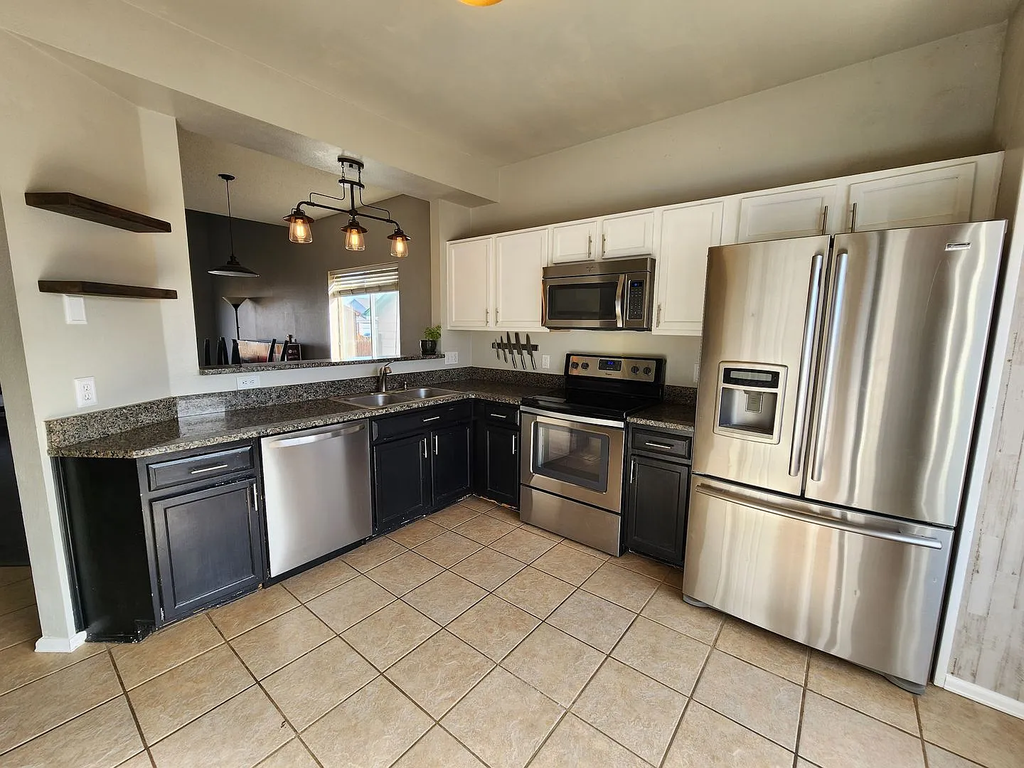 Spacious & Conveniently Located Rental Home in Colorado Springs 1512 Coolcrest Ave — Photo 4