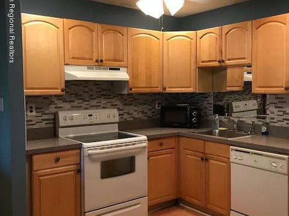 111 Amberly Dr Unit B, Manalapan, NJ 07726