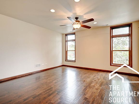 4th image of 464 N Ashland Ave #3A