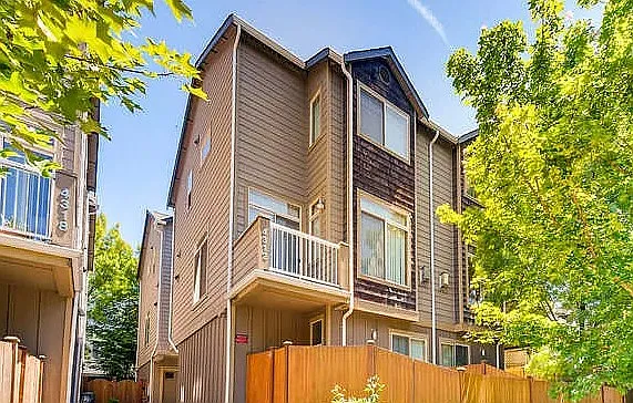 4314B 8th Ave NE #B — Photo 1