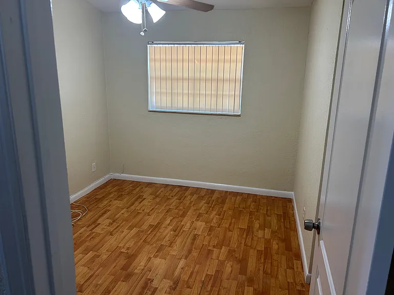 1604 NW 15th Pl — Photo 7