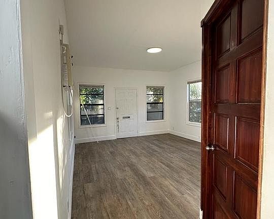 4th image of 131 NE 22nd St #1