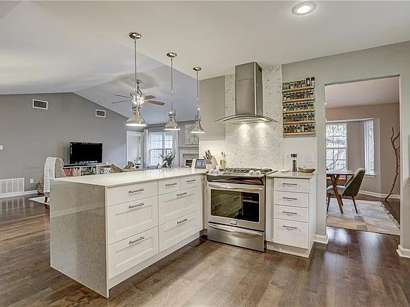 4th image of 10109 Lindshire Ln