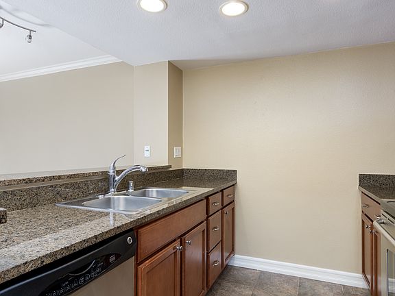 4th image of 15283 Maturin Dr #62-1