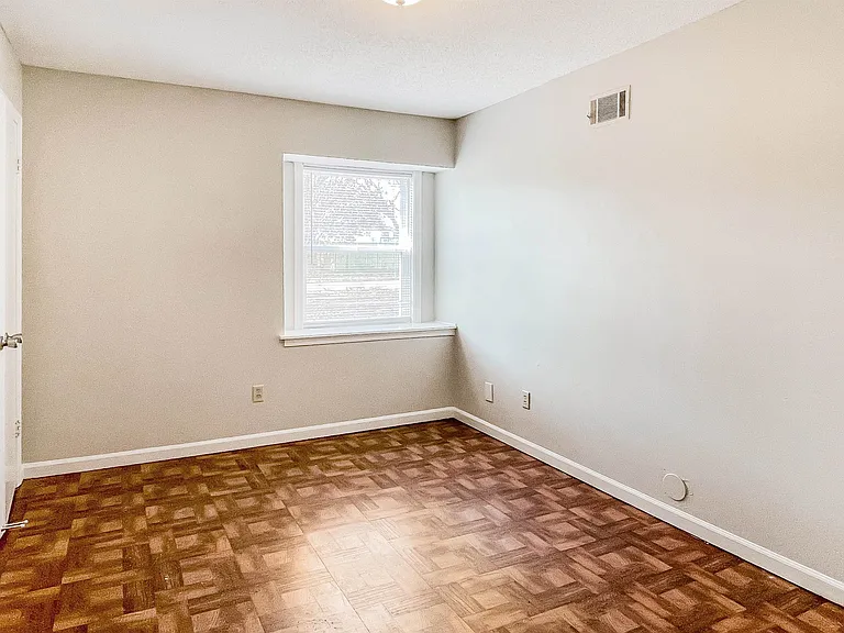 4290 Park Forest Dr — Photo 11