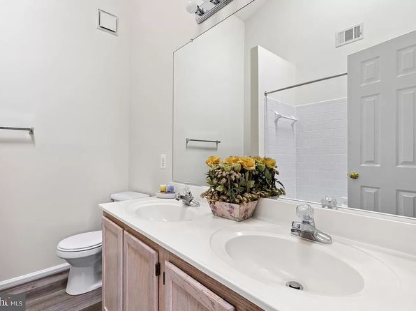 1410 Jed Forest Dr, Crofton, MD 21114