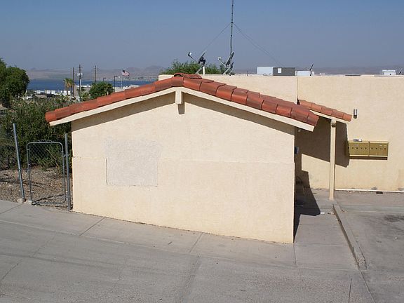 4th image of 2101 Holly Ave