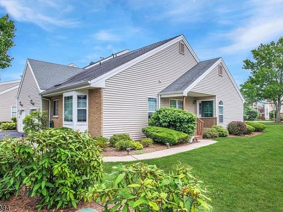 2nd image of 85 Leonardo Ct