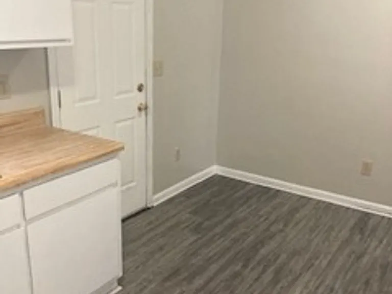 1110 Park St #L — Photo 16