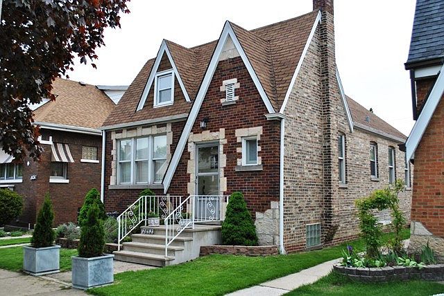 1st image of 2632 S Oak Park Ave