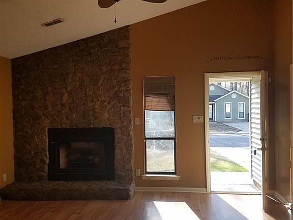 4th image of 543 Crooked Creek Ct