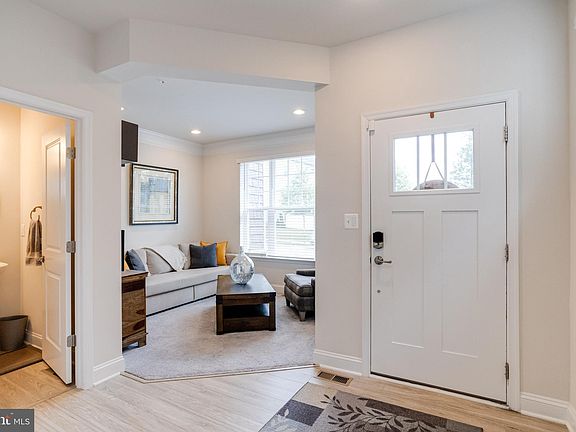 4th image of 1138 Fitzhugh Dr