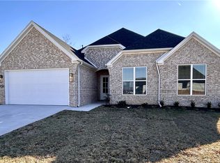2896 N Chapel Dr, Fayetteville, AR 72704