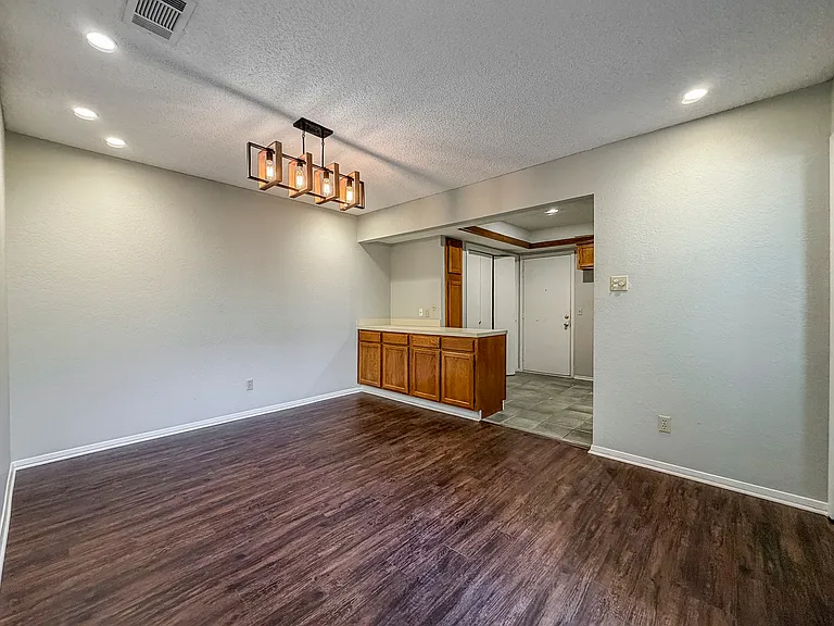 5128 Ledgestone Dr — Photo 7