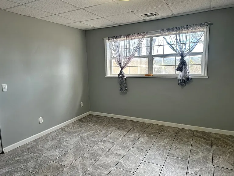 236 Logan Cir — Photo 11