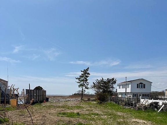 2nd image of 403 Cross Bay Boulevard