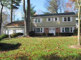 31 Woodmont Dr, Delmar, NY 12054