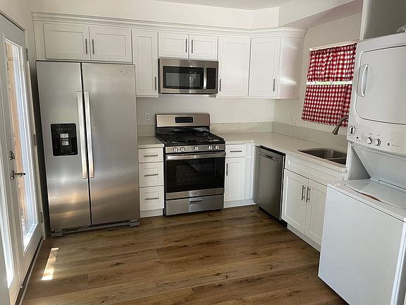 4th image of 8835 1/2 Paso Robles Ave