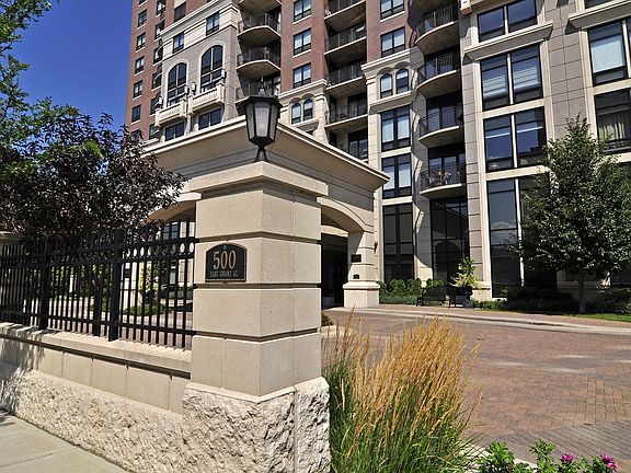 4th image of 500 Grant St E #2201