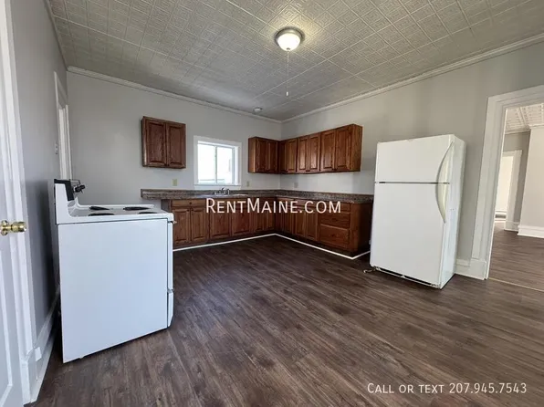 3 Summer St APT 2, Waterville, ME 04901