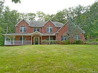 9 Katavolos Dr, Tomkins Cove, NY
