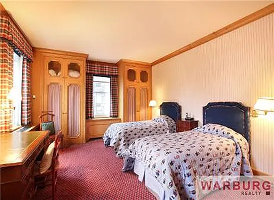 Sold by Warburg | media 4