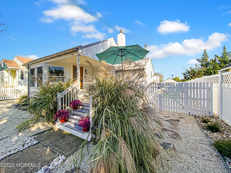 110 Curtis Pl — Photo 29
