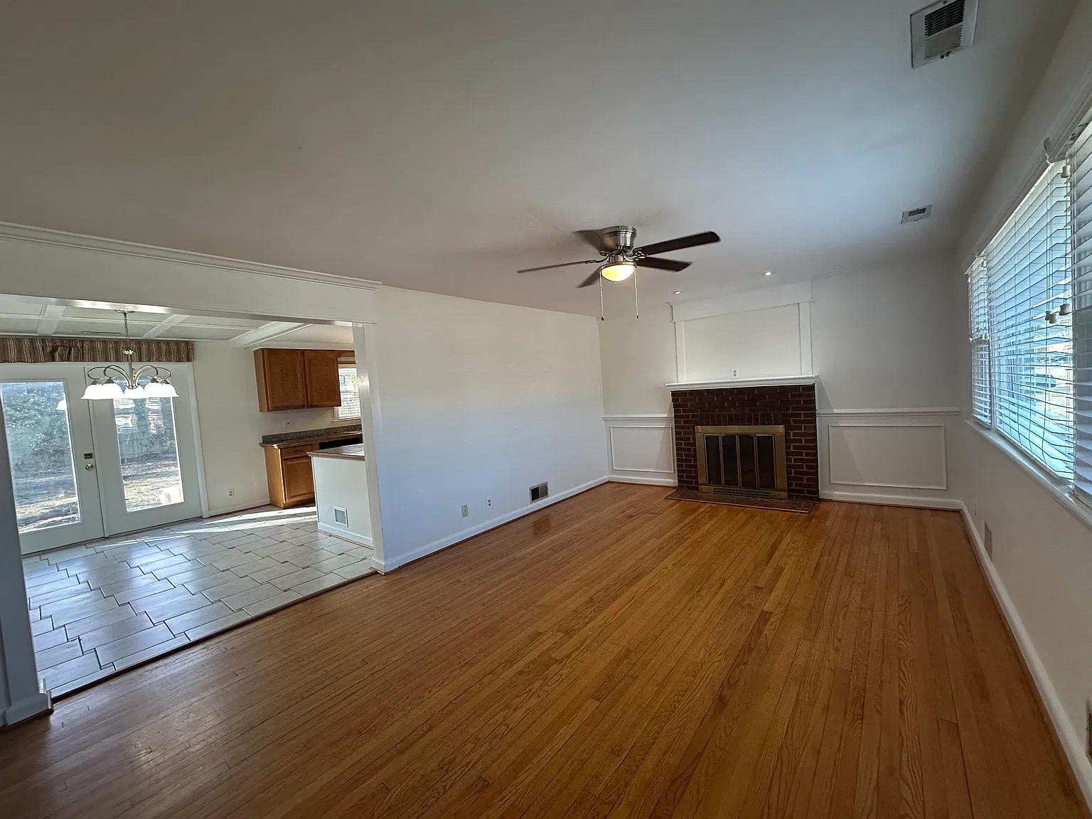 3 bed, 1.5 bath, 1248 sqft, $2,445 — Photo 3