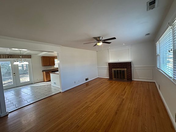 3rd image of 528 White Oak Dr
