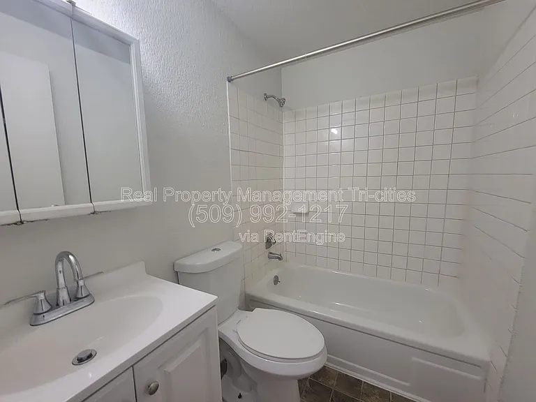 1025 W Entiat Ave #C9 — Photo 5