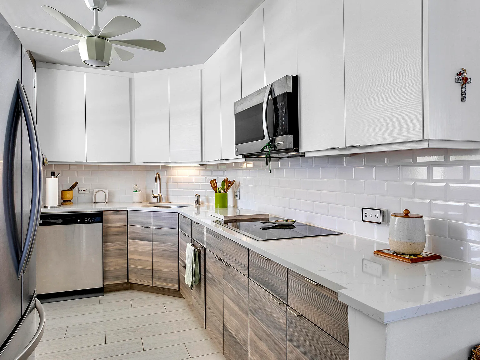 2 bed, 2.0 bath, 1244 sqft, $3,900 — Photo 3