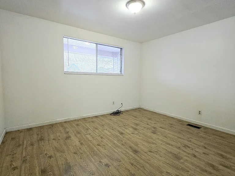 1073 S 800 E — Photo 5