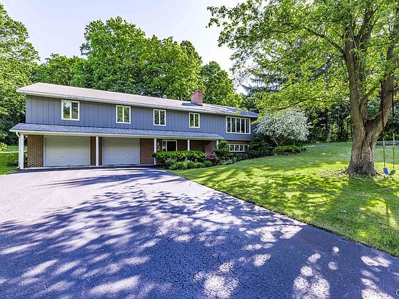 4th image of 2 Bovington Ln