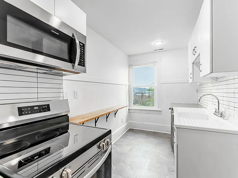 496 Dorsey Ave — Photo 88