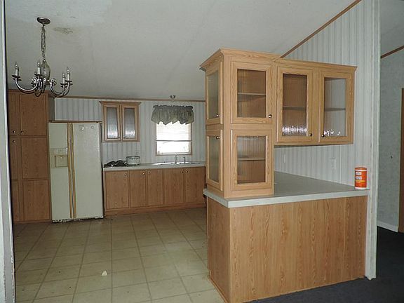 3rd image of 8846 Old Creek St