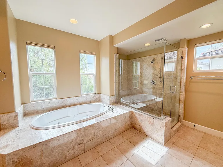 342 Stanforth Ct — Photo 32
