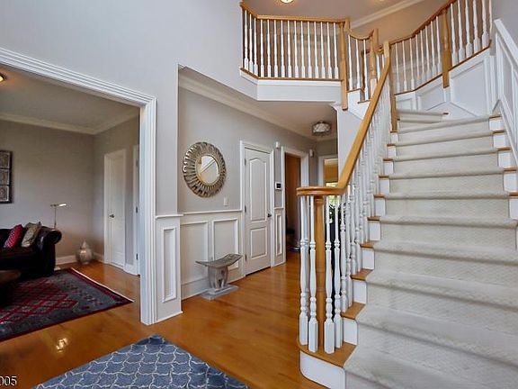 4th image of 20 Berkshire Dr